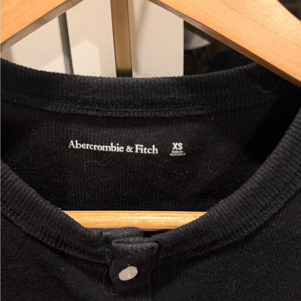Abercrombie & Fitch Black Sleeveless Ribbed Top - Picture 2 of 3
